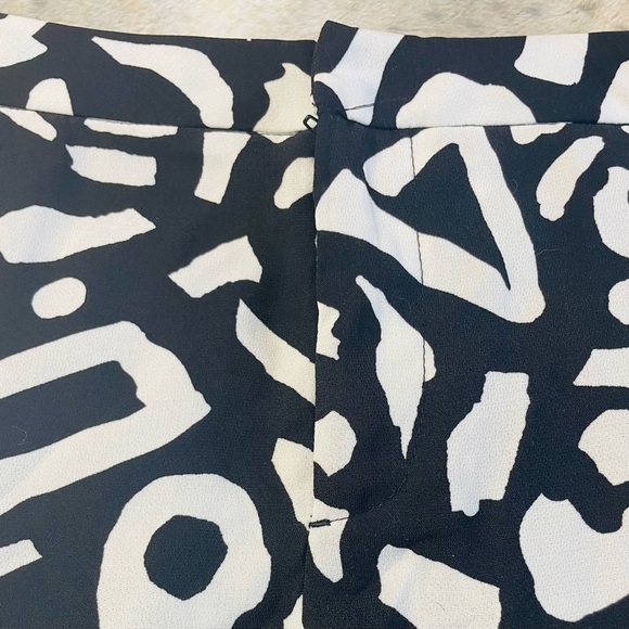 Alice & UO Chic Abstract High Waist Women's Shorts - Picture 3 of 10